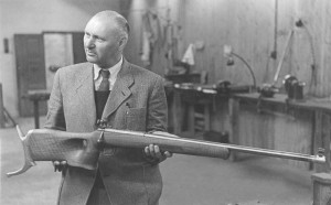 Niels Larsen med en M48-riffel i 1945. Foto Eduard Christoffersen