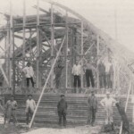 Horsens Tennisklub stod for byggeriet af Horsens første idrætshal.
Tennishallen blev bygget i på Kraghsvej i 1935 og var den eneste idrætshal i Horsens Kommune indtil Vesthallen på Fussingsvej blev indviet i 1969.
FOTO: KOPIERET FRA HORSENS TENNIS KLUBS 100 ÅRS JUBILÆUMSSKRIFT 1998